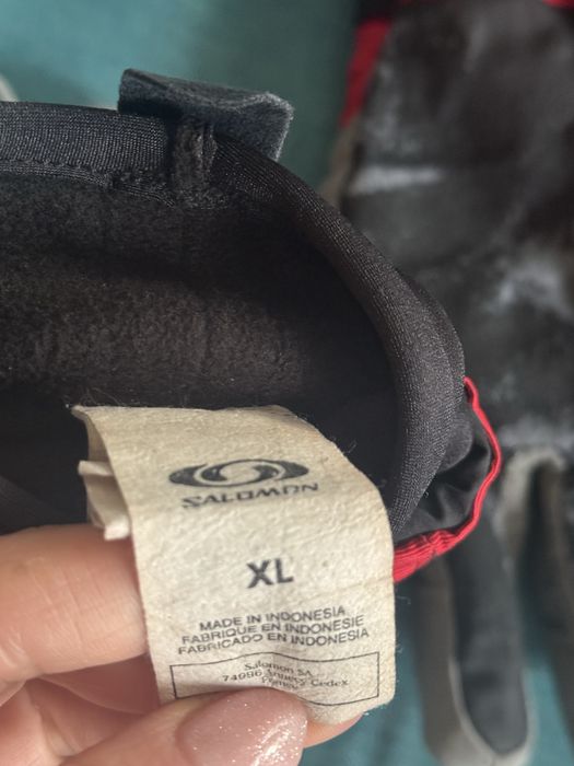 Скиорска каска, очила и ръкавици