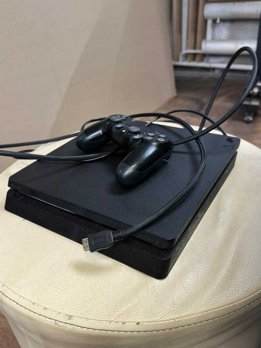 Продам PS 4 Slim СРОЧНО пс4