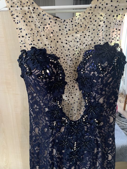 Официална рокля тъмно синьо с бежаво на турски дизайнер, красота