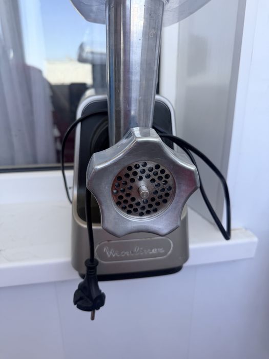 Продам мясорубку moulinex