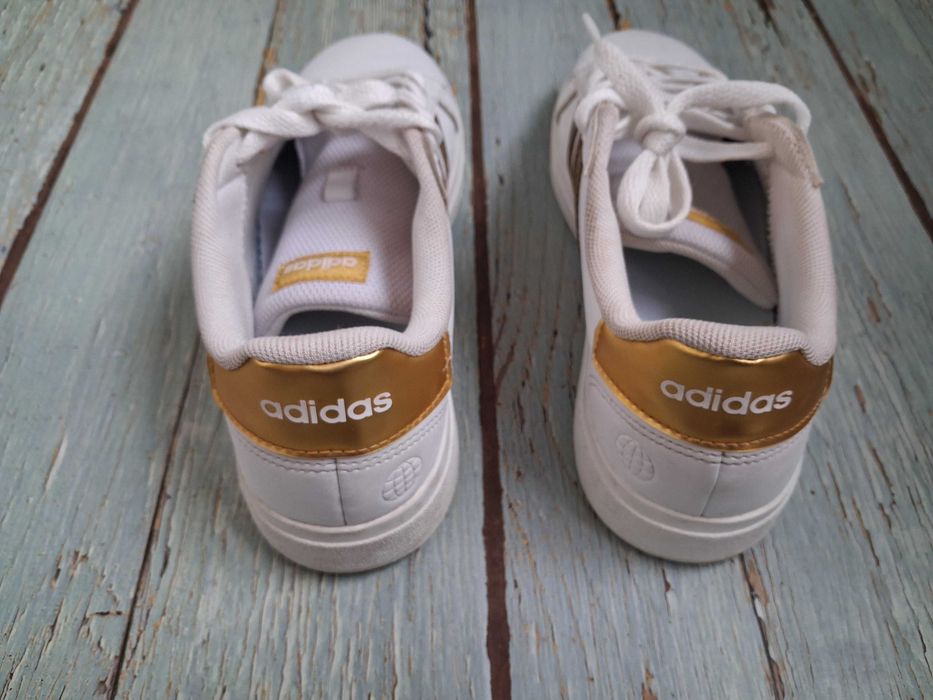 Дамски маратонки Adidas Grand court