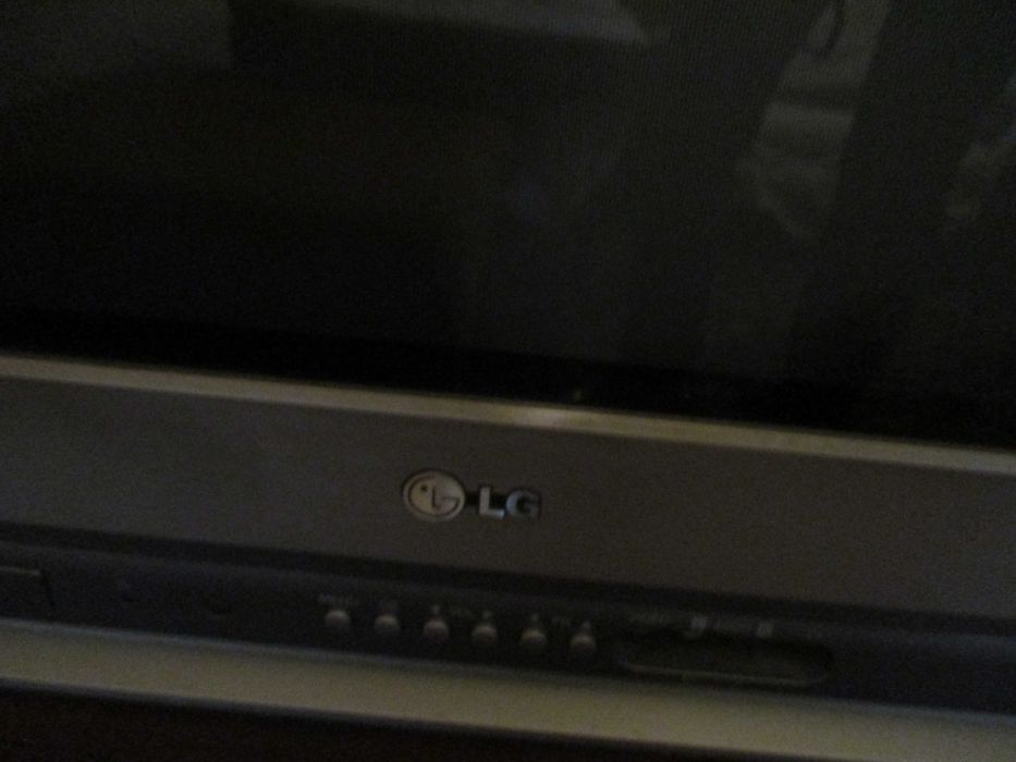Телевизор LG  ==