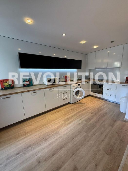 Дава се под наем Тристаен апартамент в Пловдив, Младежки Хълм - 96 кв.м за 700 € - Снимка #1