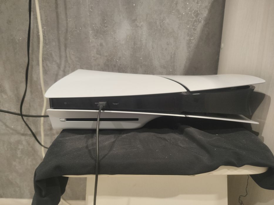 Продам PS5 Slim + подписка PS Plus Extra до 10 ноября