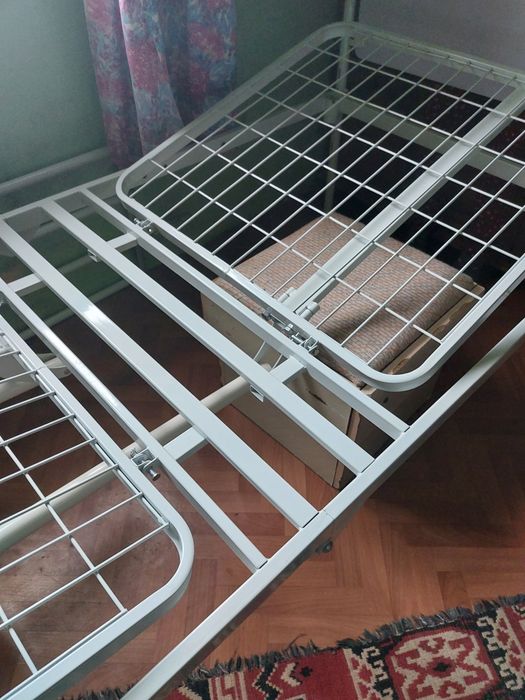 Болнично легло+ тоалетен стол,проходилка,надуваем дюшек
