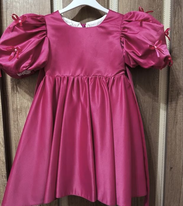 Продам платья детские