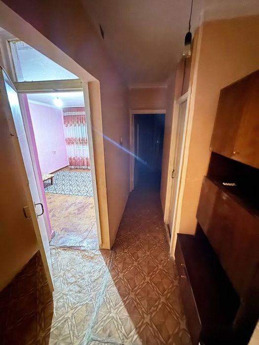 Октяабирь 1х Прадаётся 1этаж вдоль дороги