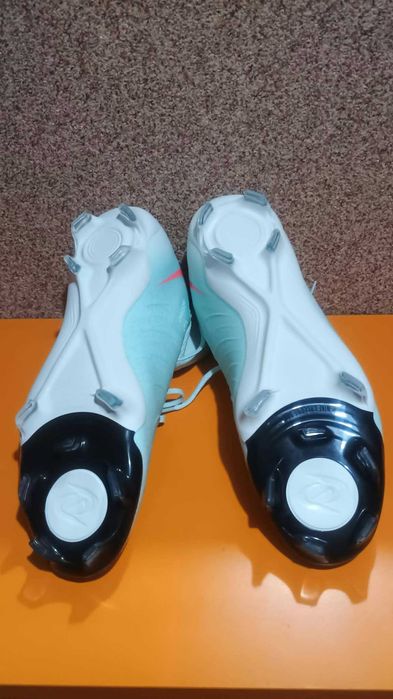 ЧИСТО НОВИ Футболни обувки Nike Phantom Luna II Pro FG размер 44.5