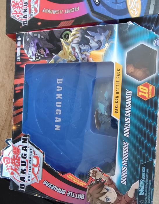 Bakugan топчета, арена и куфарче
