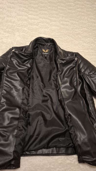 Продам кожаную куртку весенью