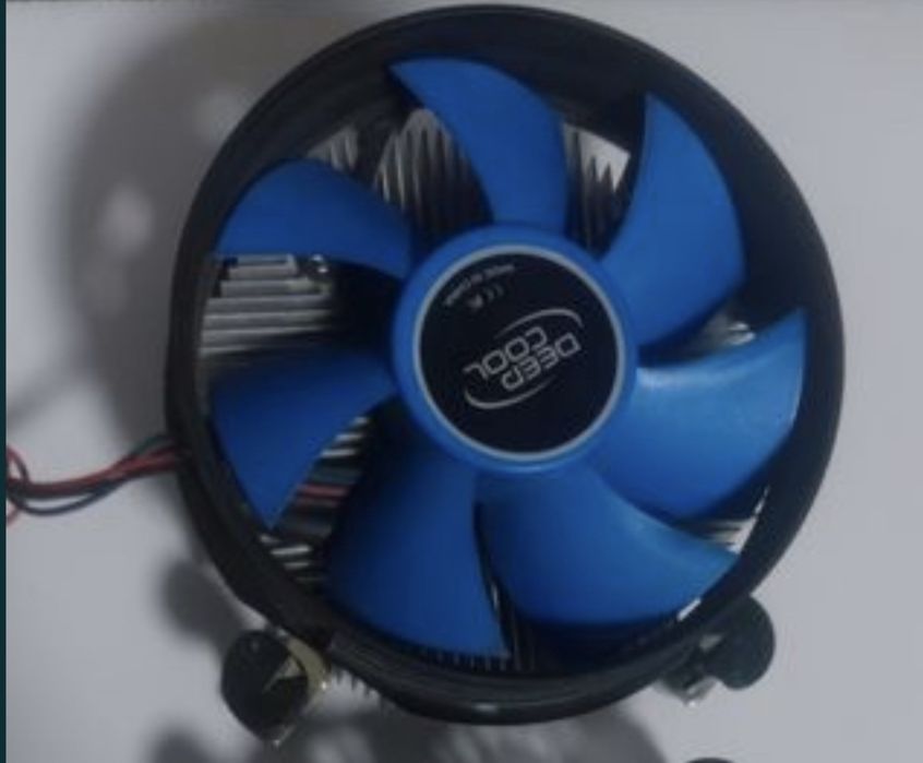 Кулер на процессор 3пин 4 pin 3 pin 4 пин почти новые мало использовал