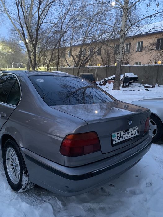 Продаю машину БМВ