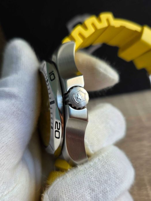 БАРТЕР Victorinox I.N.O.X Professional Diver Yellow