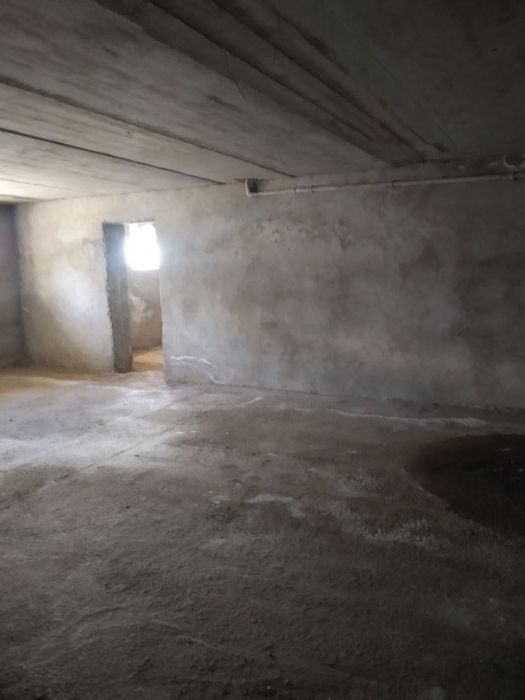 Qarshi shaxrida biznes va xizmat kòrsatishga mòljanlangan joy sotiladi