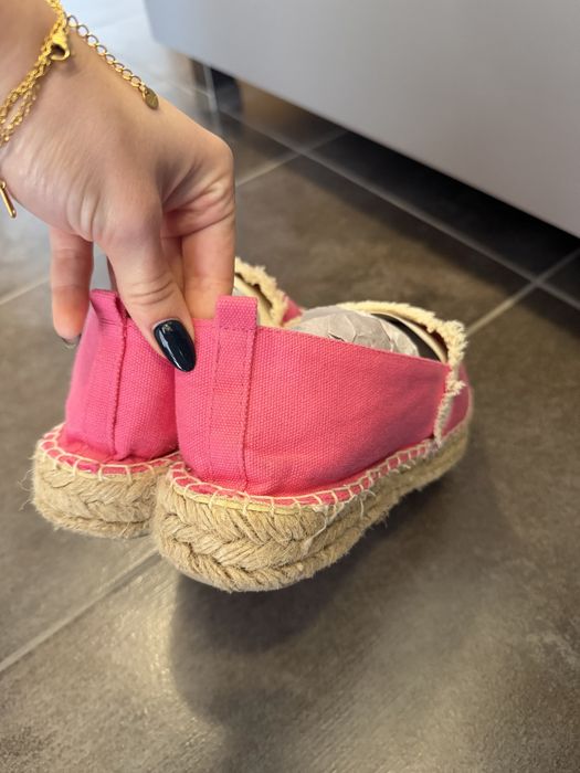 Сандали Зара, Цикламени и черни Eспадрили Jenny Fairy,Stradivarius