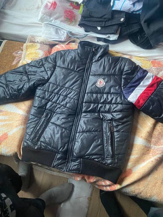 Продавам уникално яке на марката (Moncler)