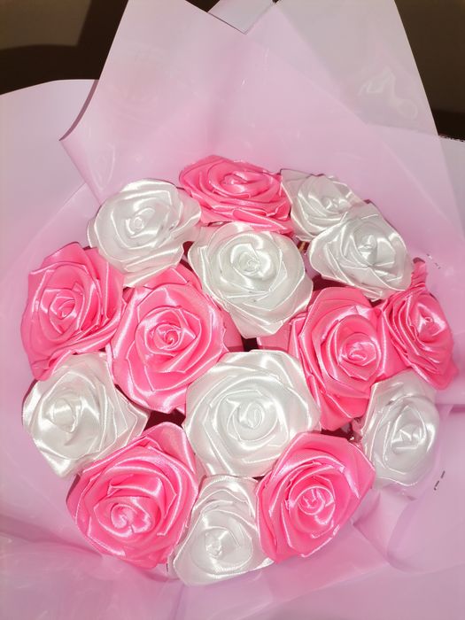 Сатенени рози букет