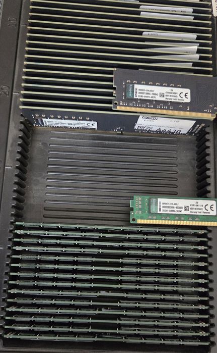 Новые от DDR3 8GB / DDR4 8GB 2666 ,Цена за DDR3 Kinston,