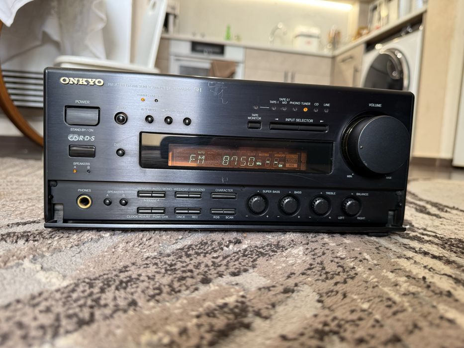 Onkyo R-811 Мини ресивър