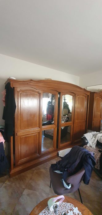 Dressing lemn masiv  4 usi calitate superioara,stare f buna!