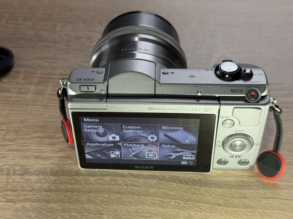 Sony Alpha A5000 + 16-50mm OSS