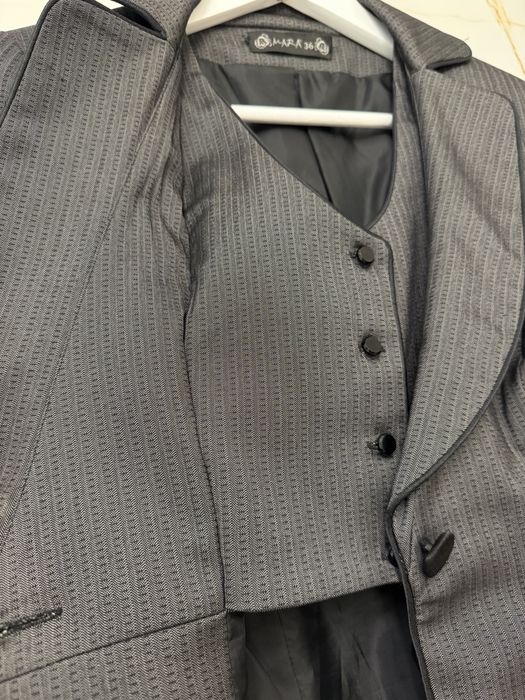 Costum elegant cu pantaloni