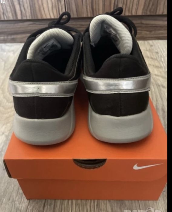Маратонки Nike legend essential 2