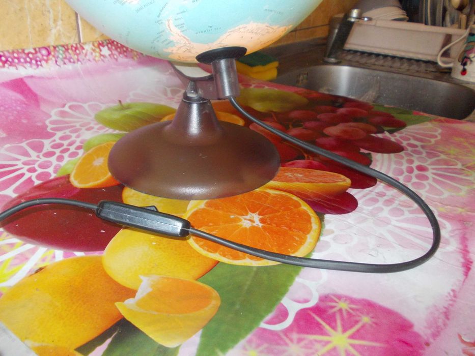 Glob pamantesc iluminat si veioza/ceas/telefon/ morisca si bibelouri