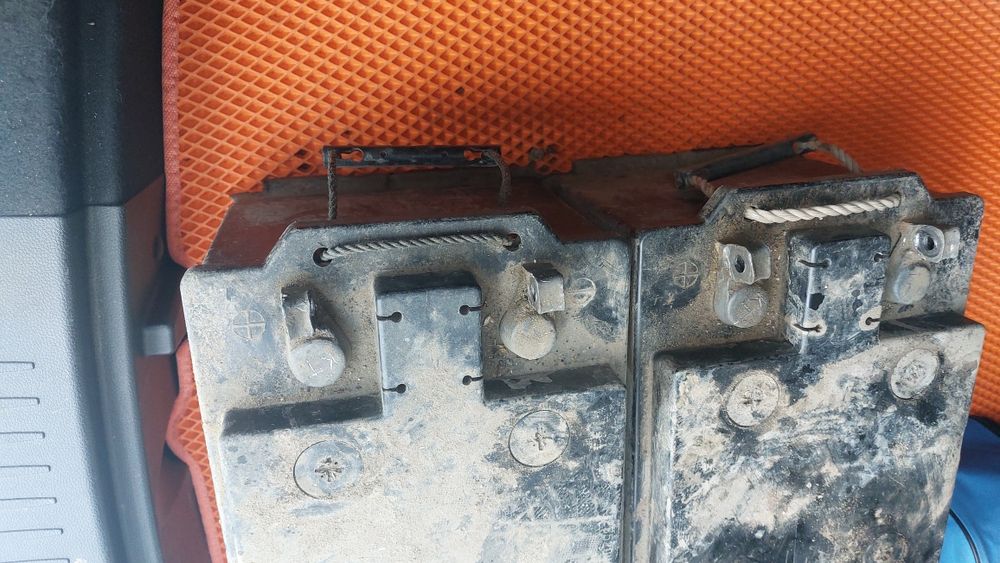 Продам 2 АКБ 190