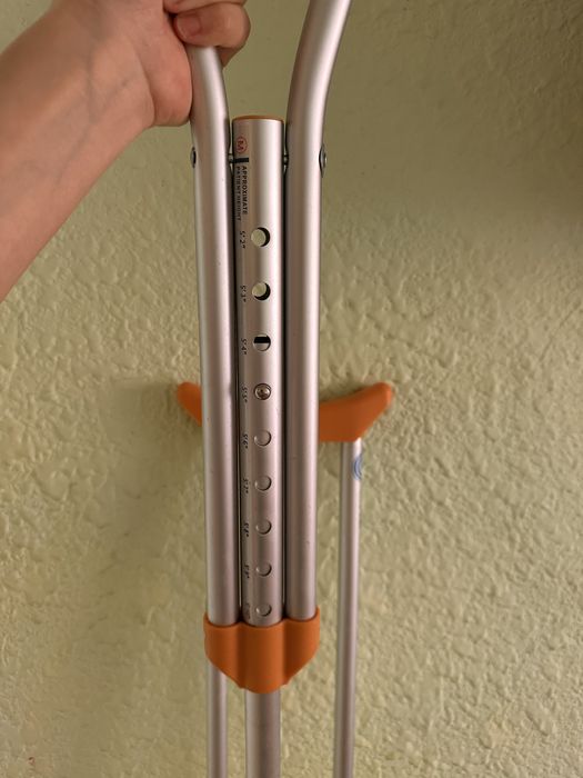 Продаются костыли