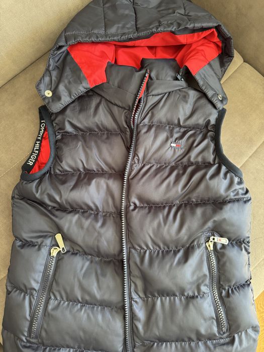 Елек Tommmy Hilfiger