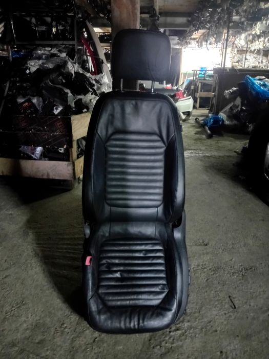 Переднее левое сиденье Volkswagen Passat B7