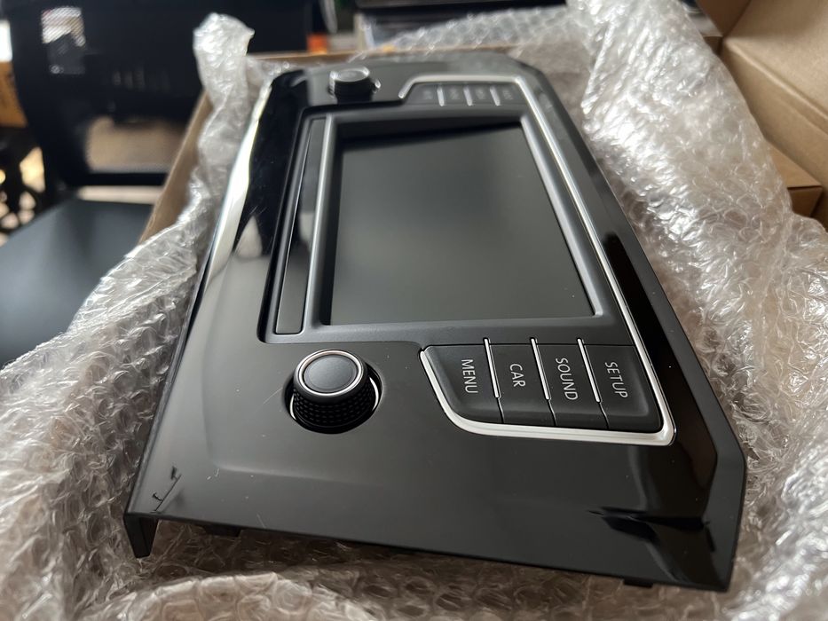 Оригинален Екран от пасат B8 с рамка Пиано лак