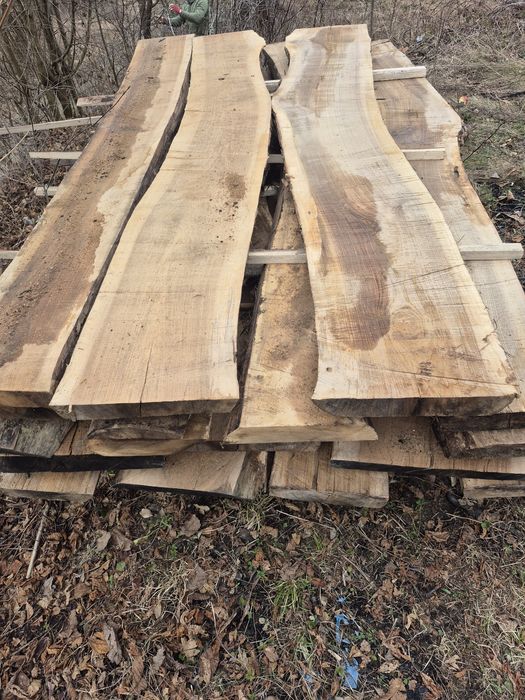 Vand lemn de nuc uscat debitat  7 cm latime pe 2,5 lungime i