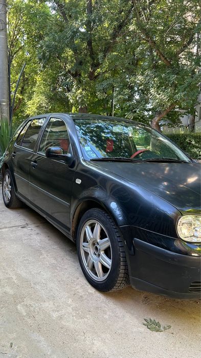 Продавам Volkswagen Golf 4