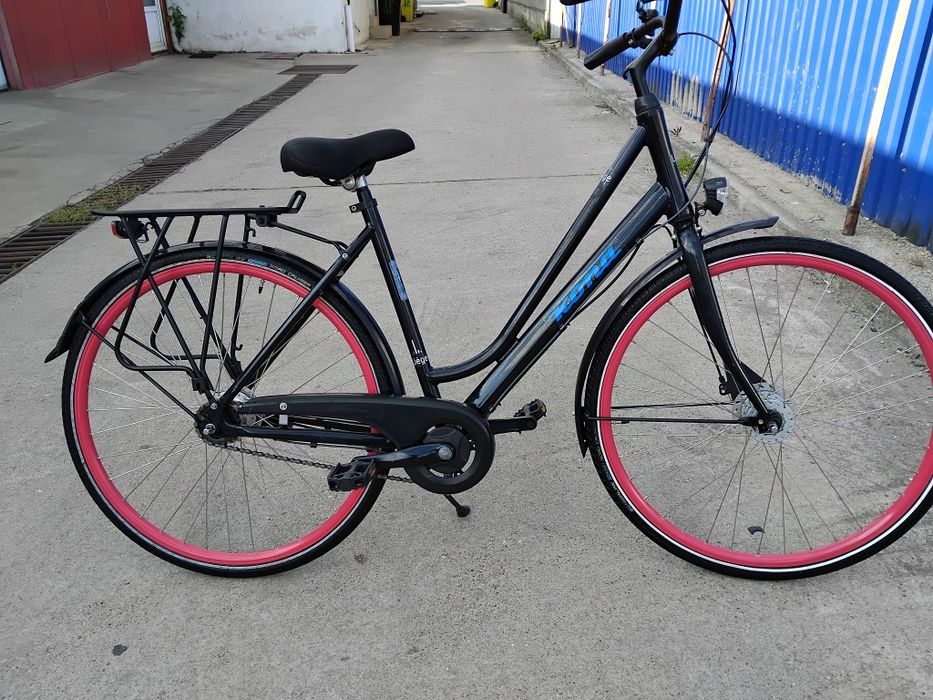 Vând bicicleta din aluminiu pentru damă