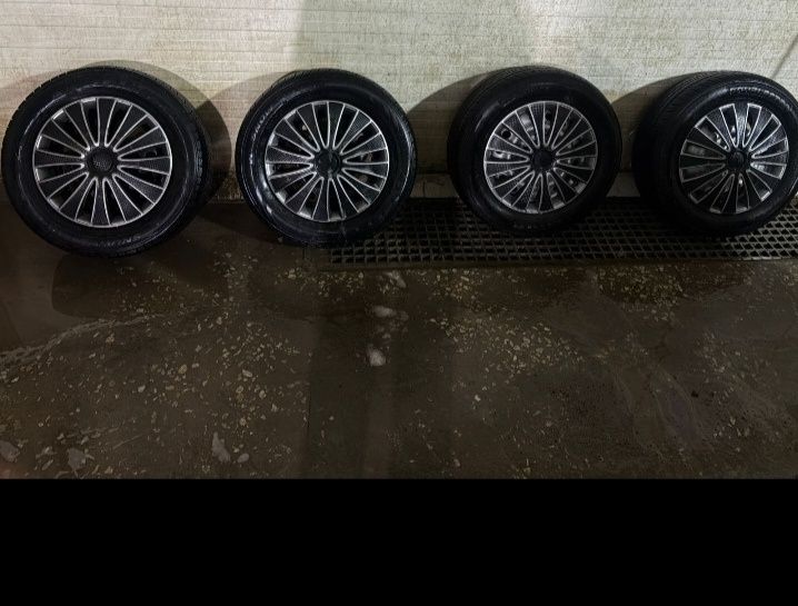 Колёса в сборе с дисками и колпаками