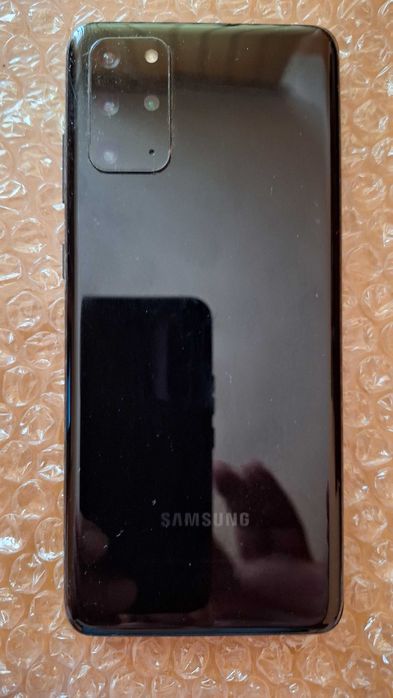 S20 plus 5G funcționează impecabil, are pe display 2 linii.