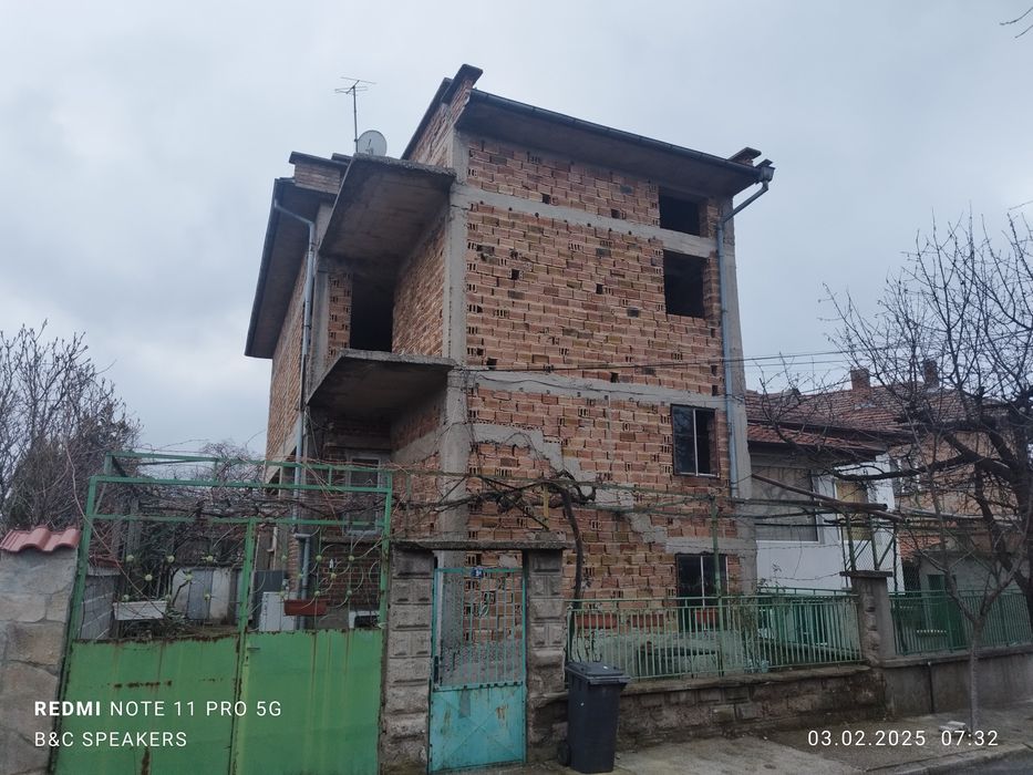 Продава се Къща в Казанлък - 100 кв.м за 612 €/кв.м - Снимка #1