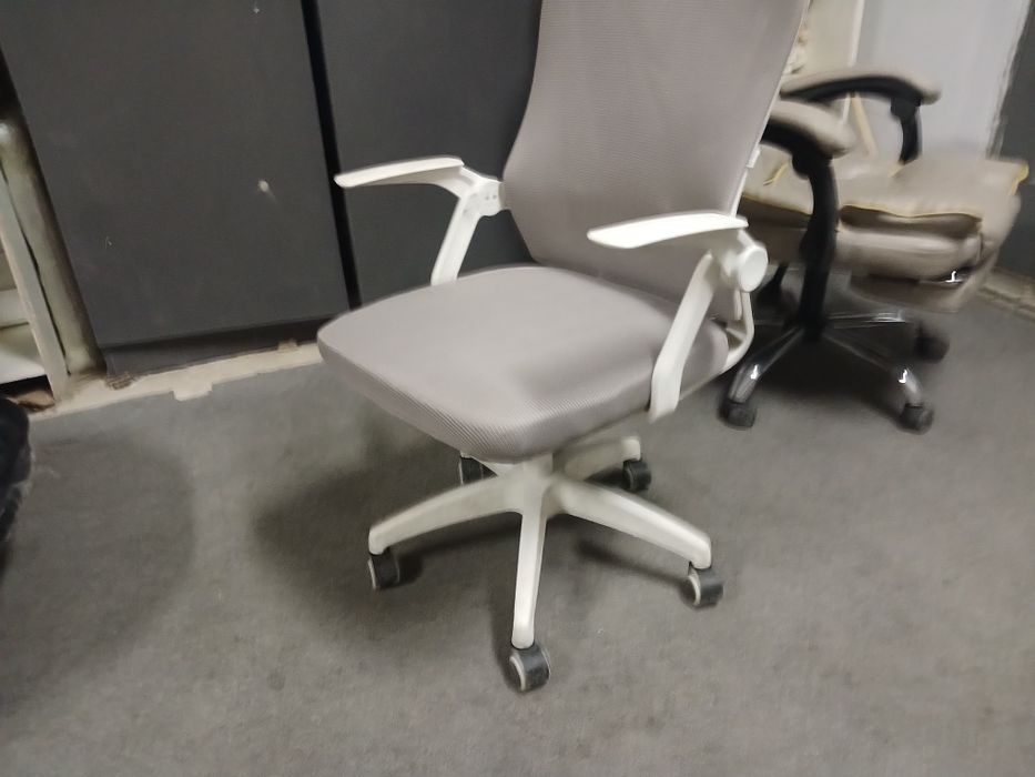 Кресло офисный можно для дома.