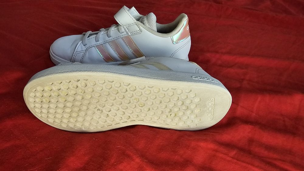 Продавам детски обувки втора употреба – Skechers и Adidas