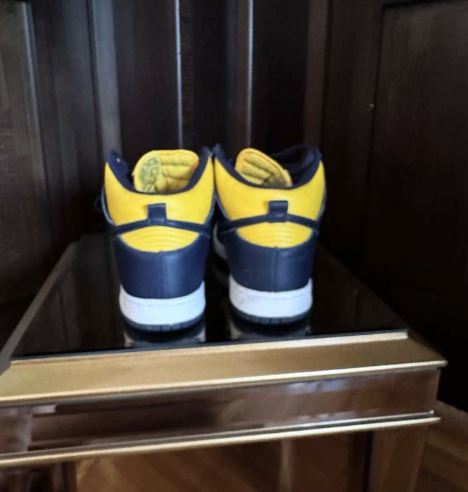 Nike dunk high michigan