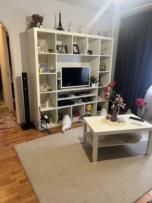 Schimb ap. doua camere etaj 4 /4  decomandat  Bucuresti  cu valeni  de  munte  Prahova
