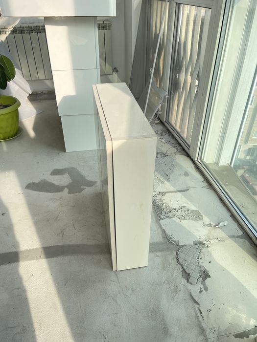 Шкаф навесной с двумя полками