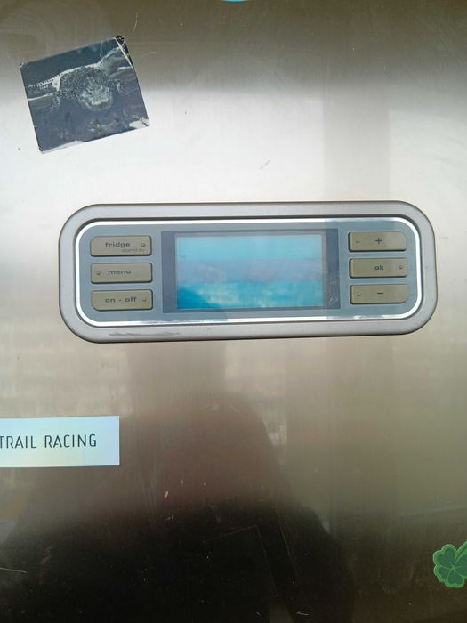 Малък хладилник ,втора употреба,плюс голям хладилник,втора употреба