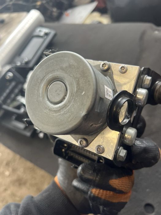 ABS помпа модул Абс за Audi A1 Vw golf 6r0614517cd Skoda rapid 2017г