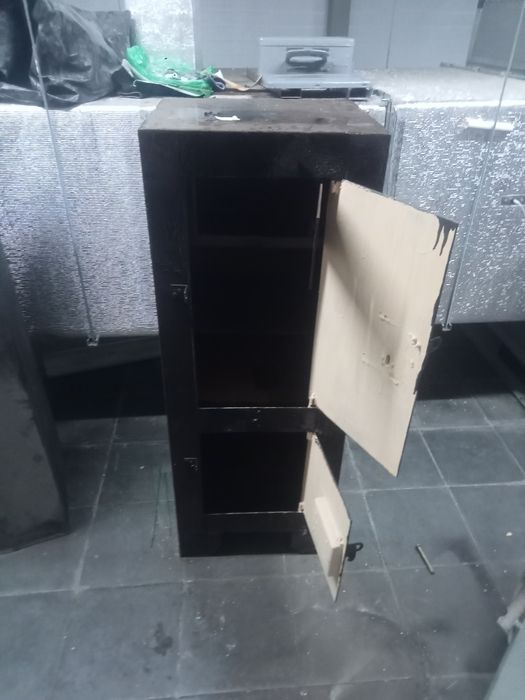 Продам сейф металлический