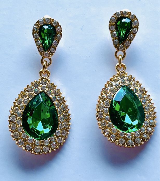 Много красиви модерни обеци зелен камък Германия