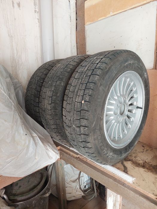 Продам диски с шинами от бмв е39