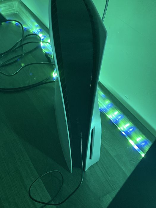 PlayStation 5  с дисководом продам ps5